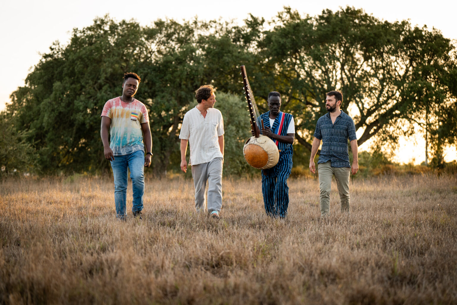 Ensaio do projecto musical Mira Kendo ( Mestre Braima Galissa , kora , Jori Collignon , teclados , Eliseu Forna Imbana , guitarra , e Goncalo Santuns , bateria ) no estudios Le Garage Palmela .
 
Palmela , 22 de Setembro de 2023 .
©Enric Vives-Rubio